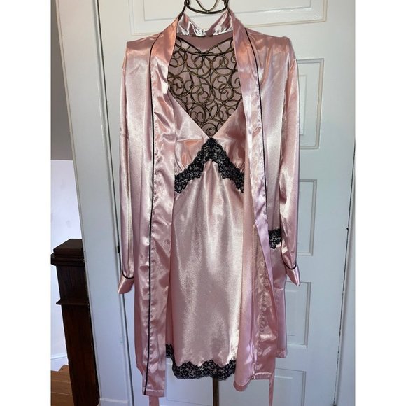 beautiful Pink and Black Sensara robe and gown - Picture 4 of 6